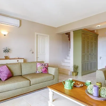 Sleeps 6 Pool Air Con Wifi *