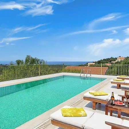 Villa Sleeps 6 Pool Air Con Wifi *