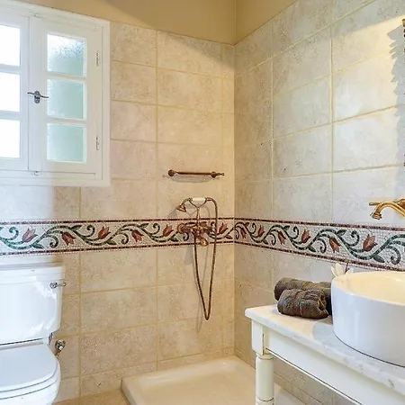 Sleeps 6 Pool Air Con Wifi